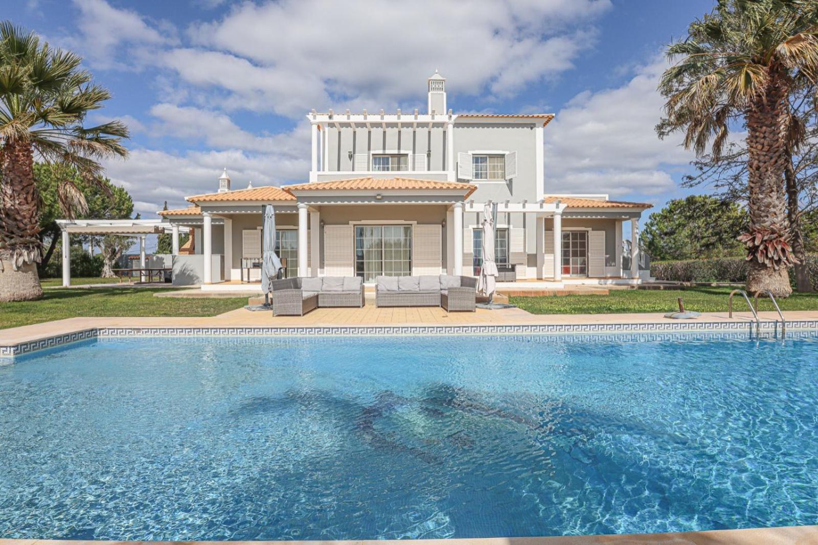 Villa Loane - Swimming Pool - By Bedzy Sao Lourenco  외부 사진